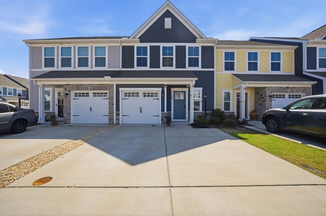 Building Photo - Chesapeake-Townhouse-Cardinal Meadows-3BR-2.5BA-1 Car Garage
