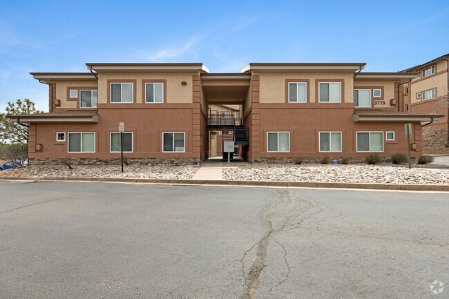 Building Photo - NEWLY REMODELED 2 BEDROOM 2 BATH CONDO