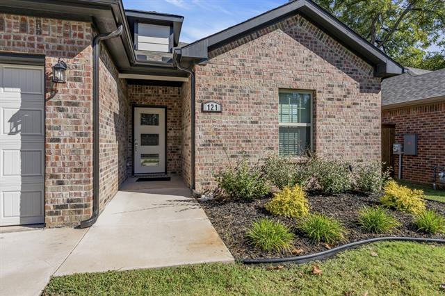 Photo - 121 W Morton St