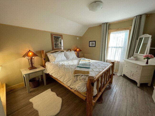 Photo - 1029-1029 9 St SE Unit Second Story Suite