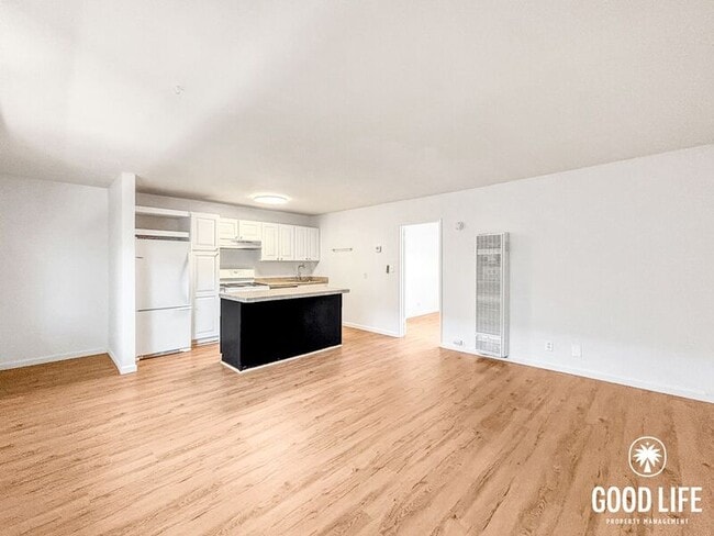 Building Photo - 720 W Lewis St Unit 14