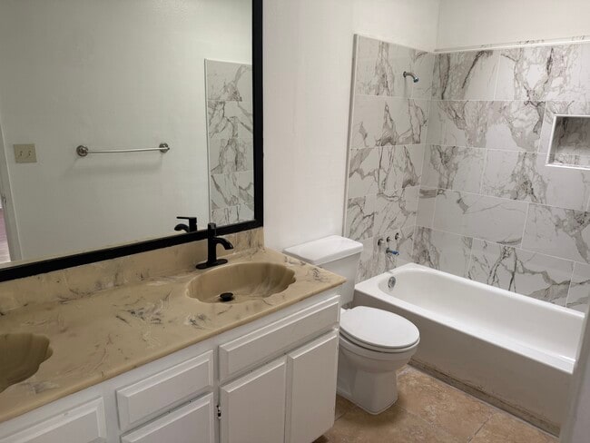 Building Photo - 13959 Victory Blvd