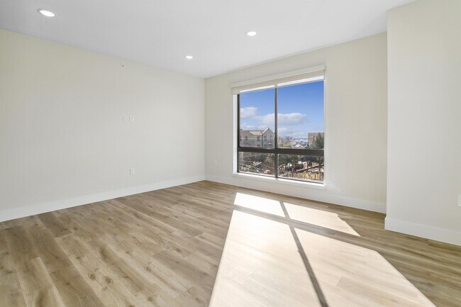 Photo - 582-586-586 66th St