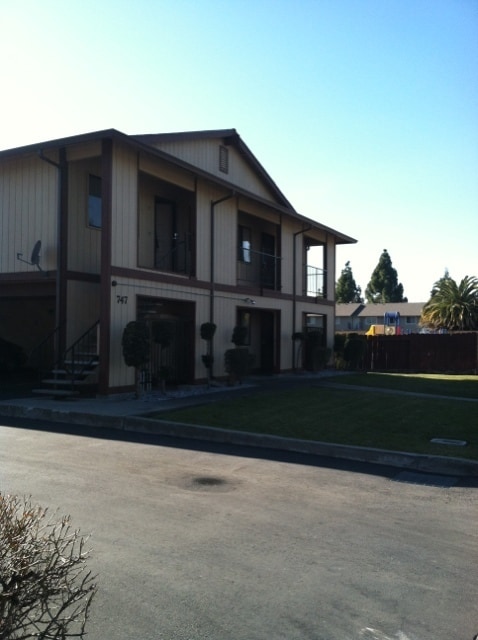 Building Photo - 747 E Tabor Ave