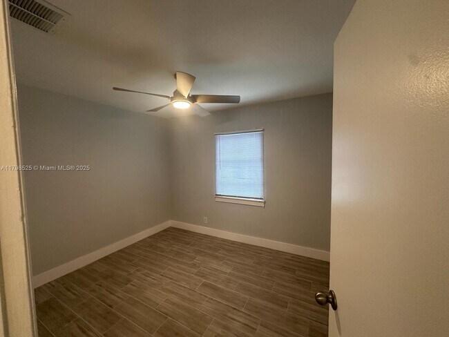 Photo - 209 SW 5th St