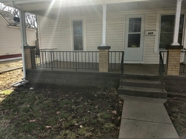 Photo - 605 S Purdy Ave