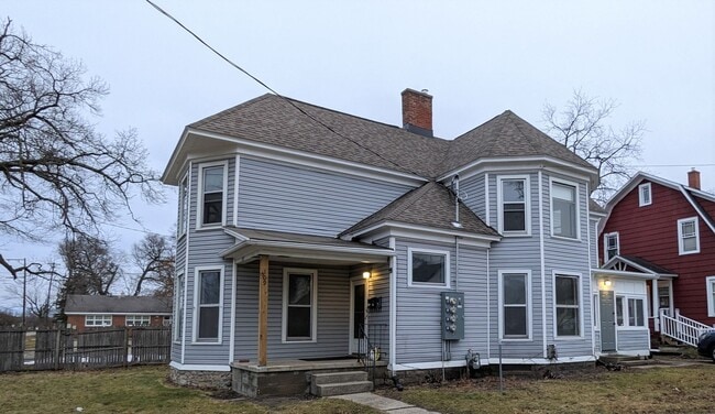 Building Photo - 109 Irwin Ave Unit 1 Rental