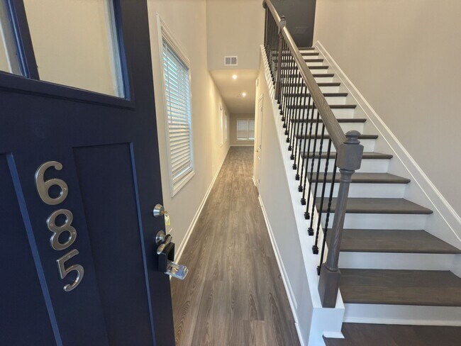 Photo - 685 Count Fleet Ct