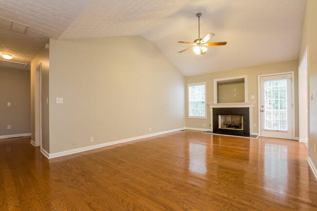 Photo - 335 Shadowbrooke Cir SW