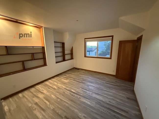 Photo - 4-Bedroom Residence in Martinez with Flexible Living Spaces