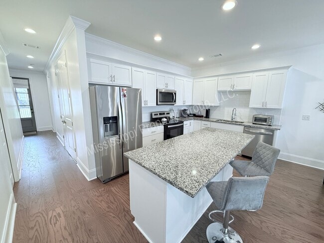 Photo - 102 Farm View Dr