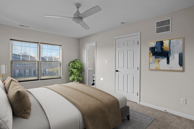 Photo - 68 W County St