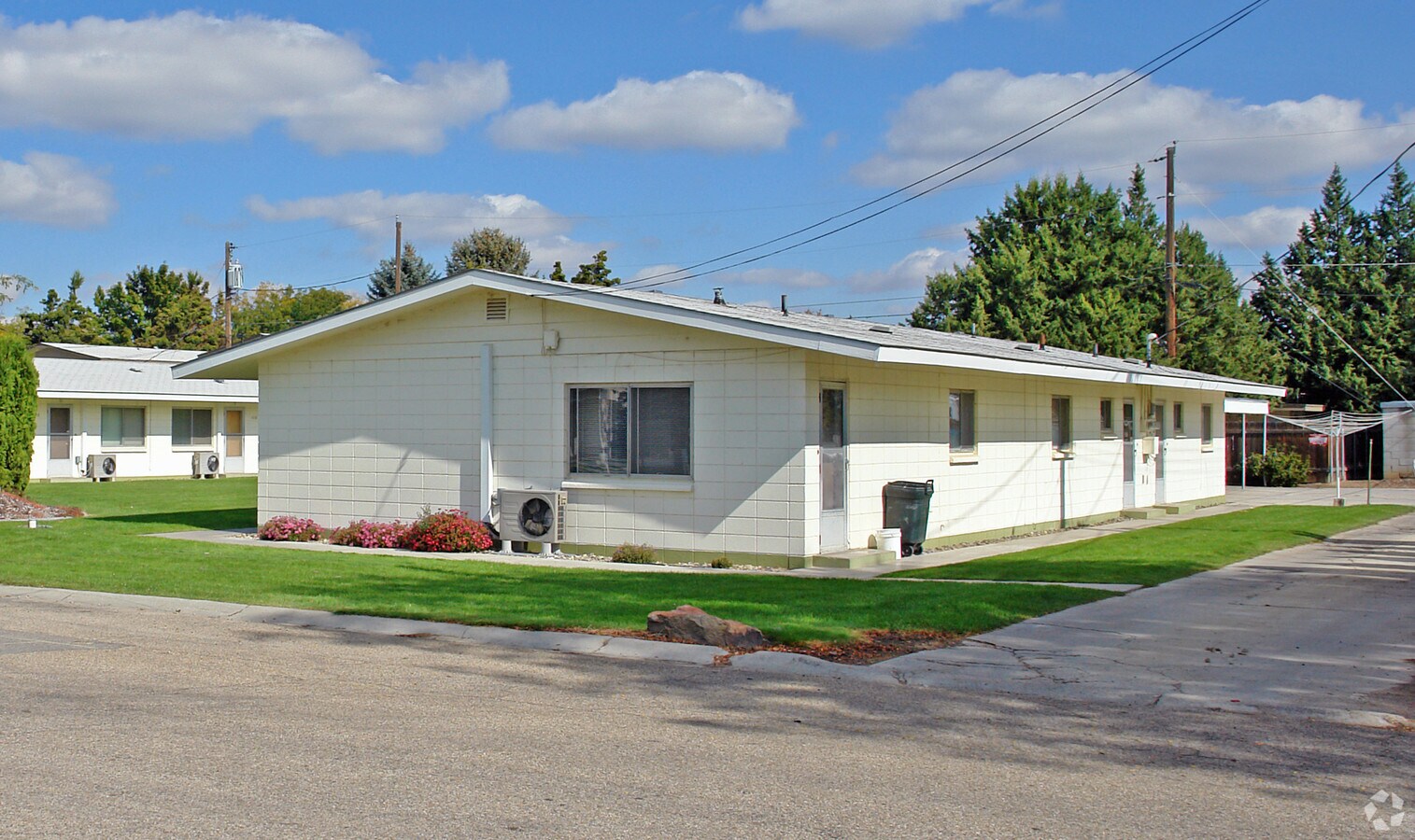 Photo - Checola Park Apartments