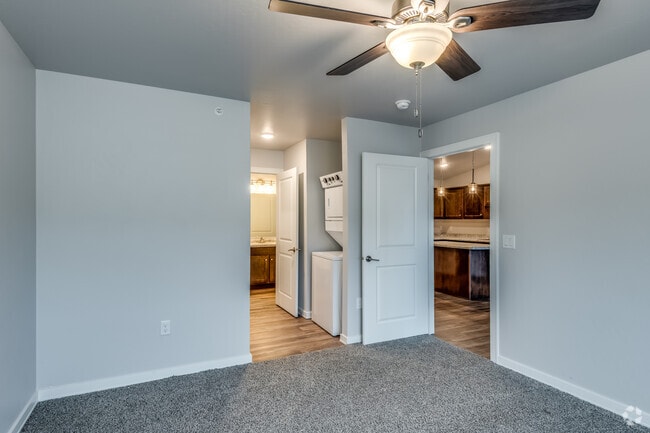 1 BR, 1 BA - 740SF