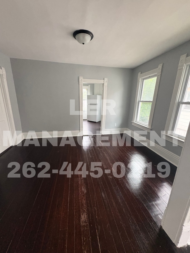 Photo - Spacious 3 Bedroom Upper!