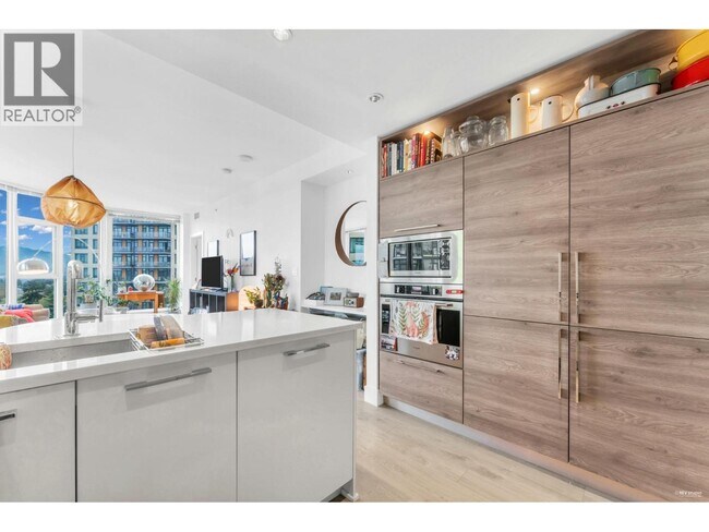 Photo - 7388 Kingsway Unit 11xx