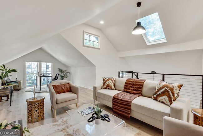 Building Photo - 901 Argonne Ave NE Unit B