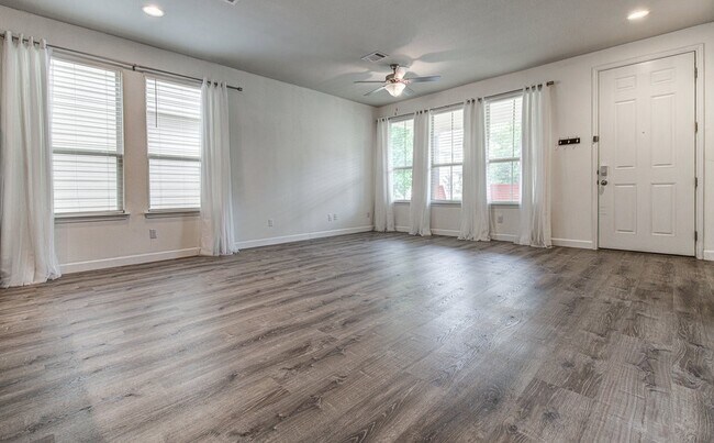 Photo - 159 Buckthorn Dr