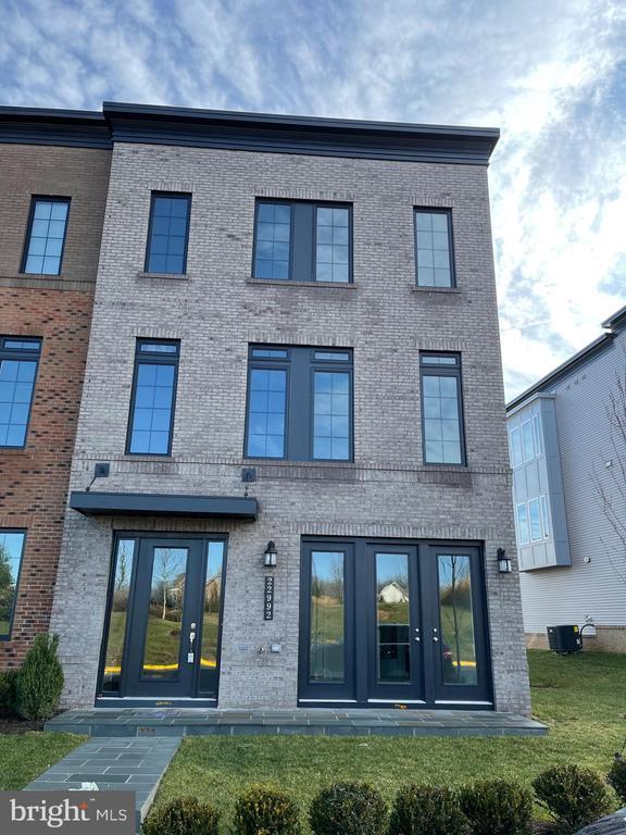 Building Photo - 22992 Brooksbank Square Rental