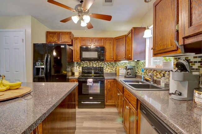 251 Ivy Ln