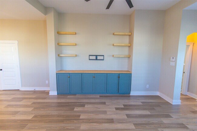 Photo - 18610 Parkland Square Pl