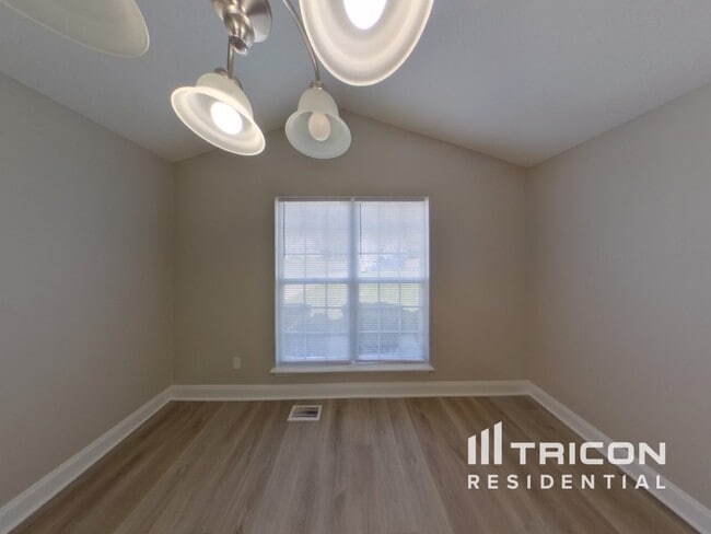 Photo - 1003 Cambridge Oaks Dr