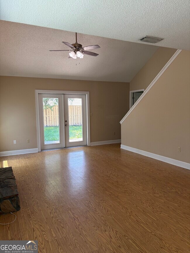 Photo - 110 Millers Trace Dr