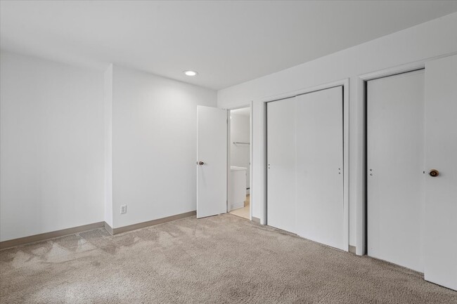 Franklin West Apartments, Leasing Office