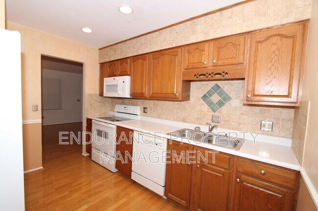 Photo - 1184 Holz Ave