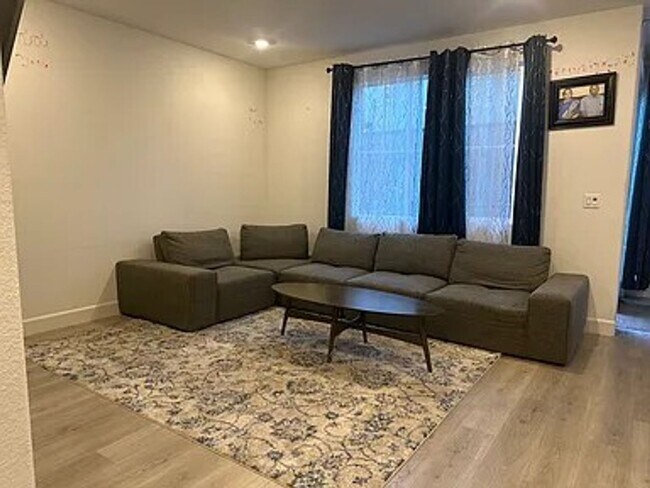 Photo - Beautiful Newer Pittsburg Home – 4 Bd, 3 B...