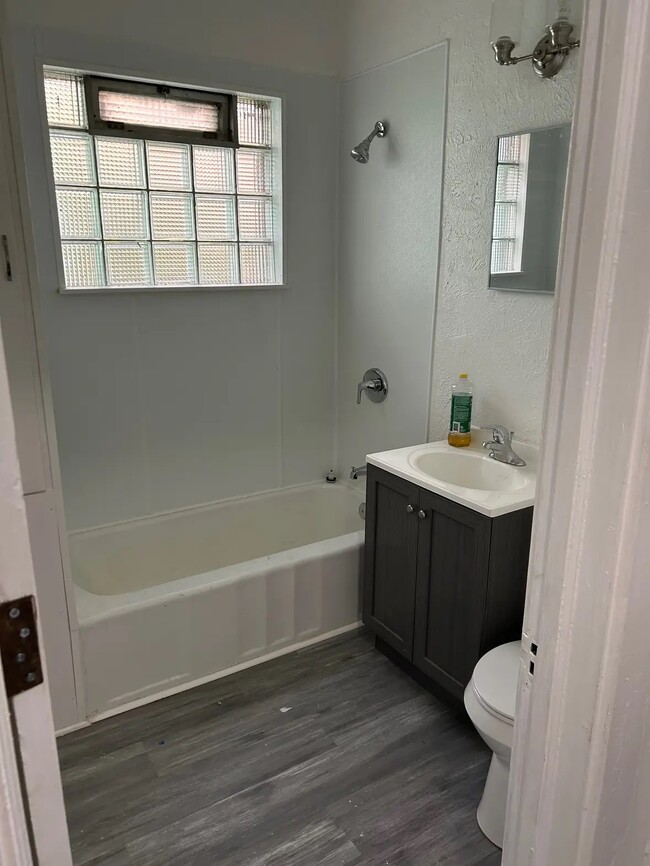 Photo - 2614 Brentwood Ave Unit Brentwood