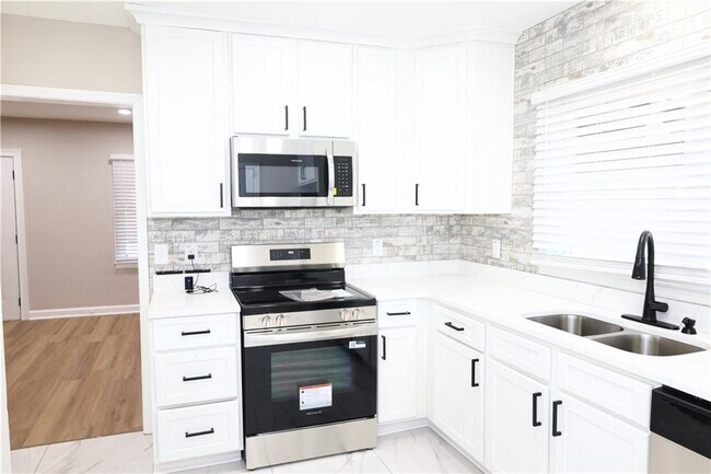 Photo - 1876 Sandtown Rd SW