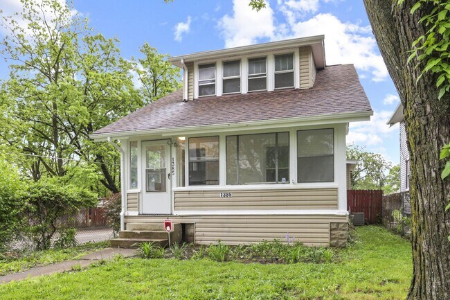 Photo - 1385 Aberdeen Ave