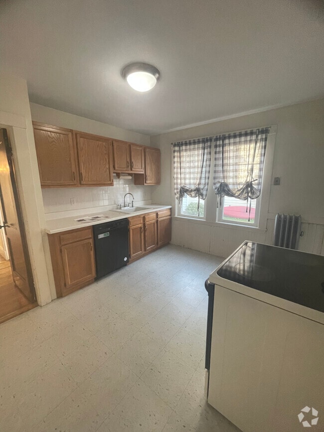 Building Photo - 16 Templeton Pky Unit 1 Rental