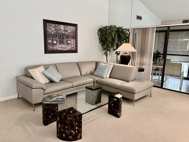 Photo - 10678 Ocean Palm Way Unidad 202