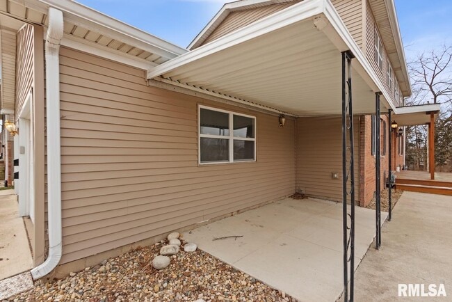 2020 W Glen Ave