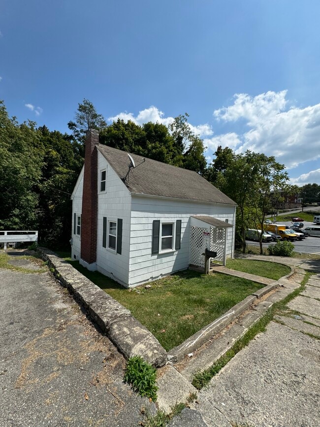 Building Photo - 110 1/2 Main St