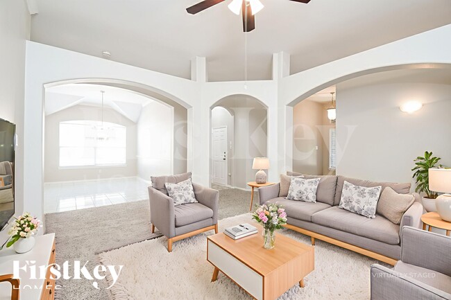 Photo - 403 Canadian Trail