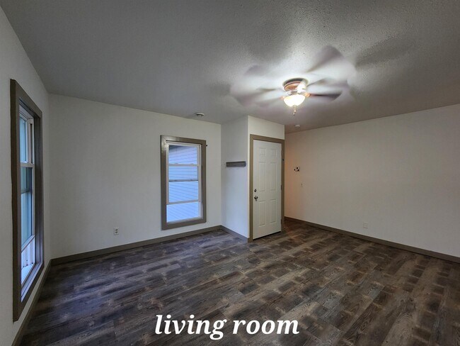 Photo - 424 College St