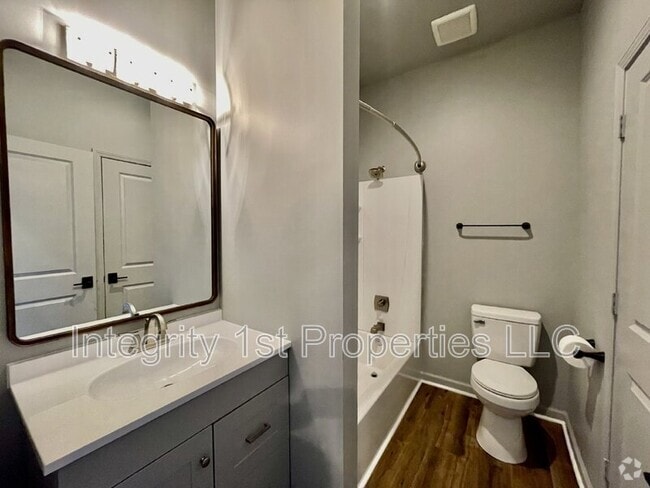 Building Photo - 740 Washington Blvd Unit C Rental