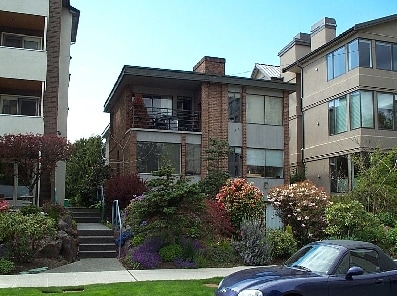 Building Photo - 1619 Apartments