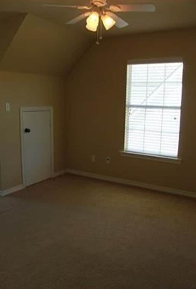 Photo - 3707 Holick Ln