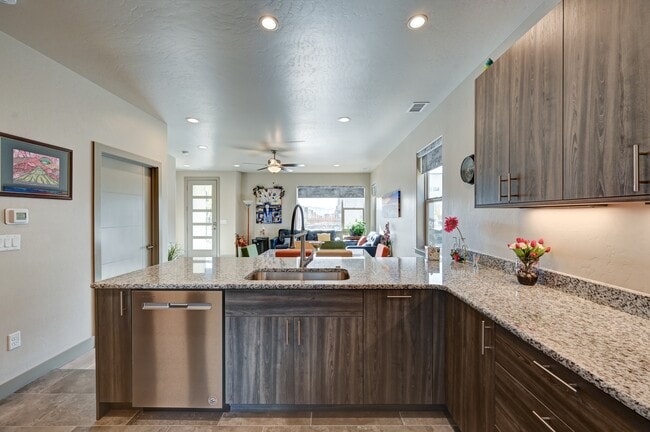 Photo - 1003 Fooses St