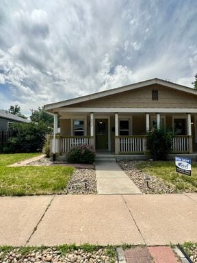 Building Photo - 2 Bedroom 1 Bath Duplex Available Now!! Rental