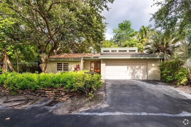 Building Photo - 9022 SW 78th Pl Rental