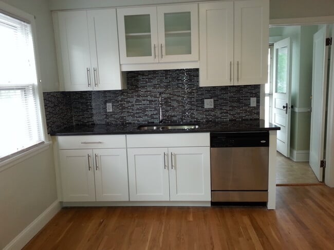 Building Photo - 2525 E 124th St Unit 2