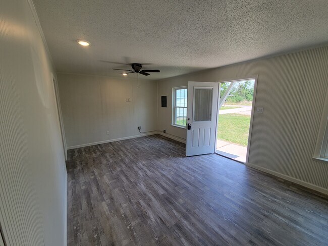 Photo - 142 Allen St