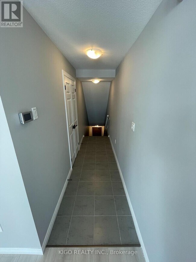 Photo - 102 Lomond Ln