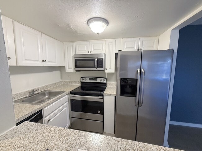 2527 N Alafaya Trail