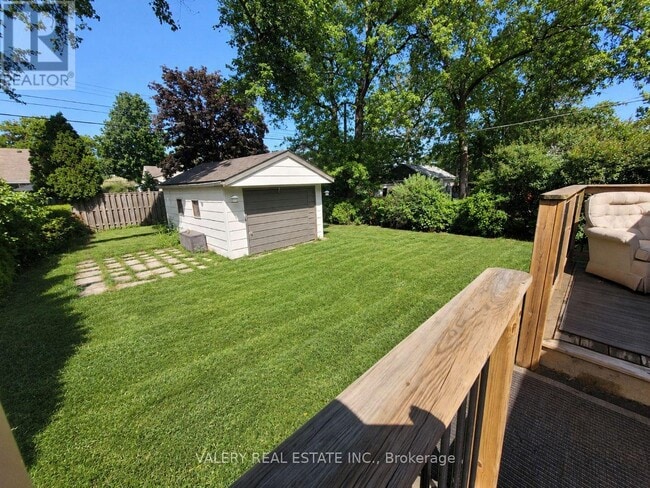Photo - 1815 Francois Rd